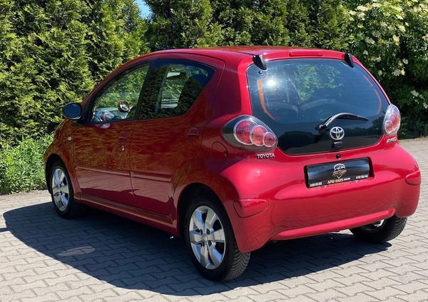 Toyota Aygo cena 14900 przebieg: 149000, rok produkcji 2010 z Jedwabne małe 121